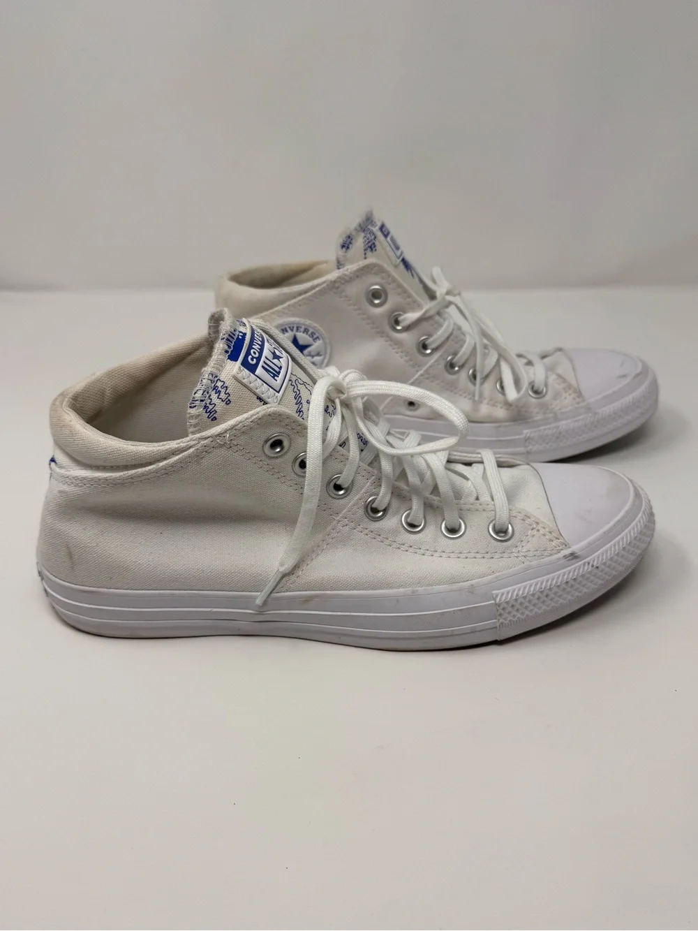 Converse gently used